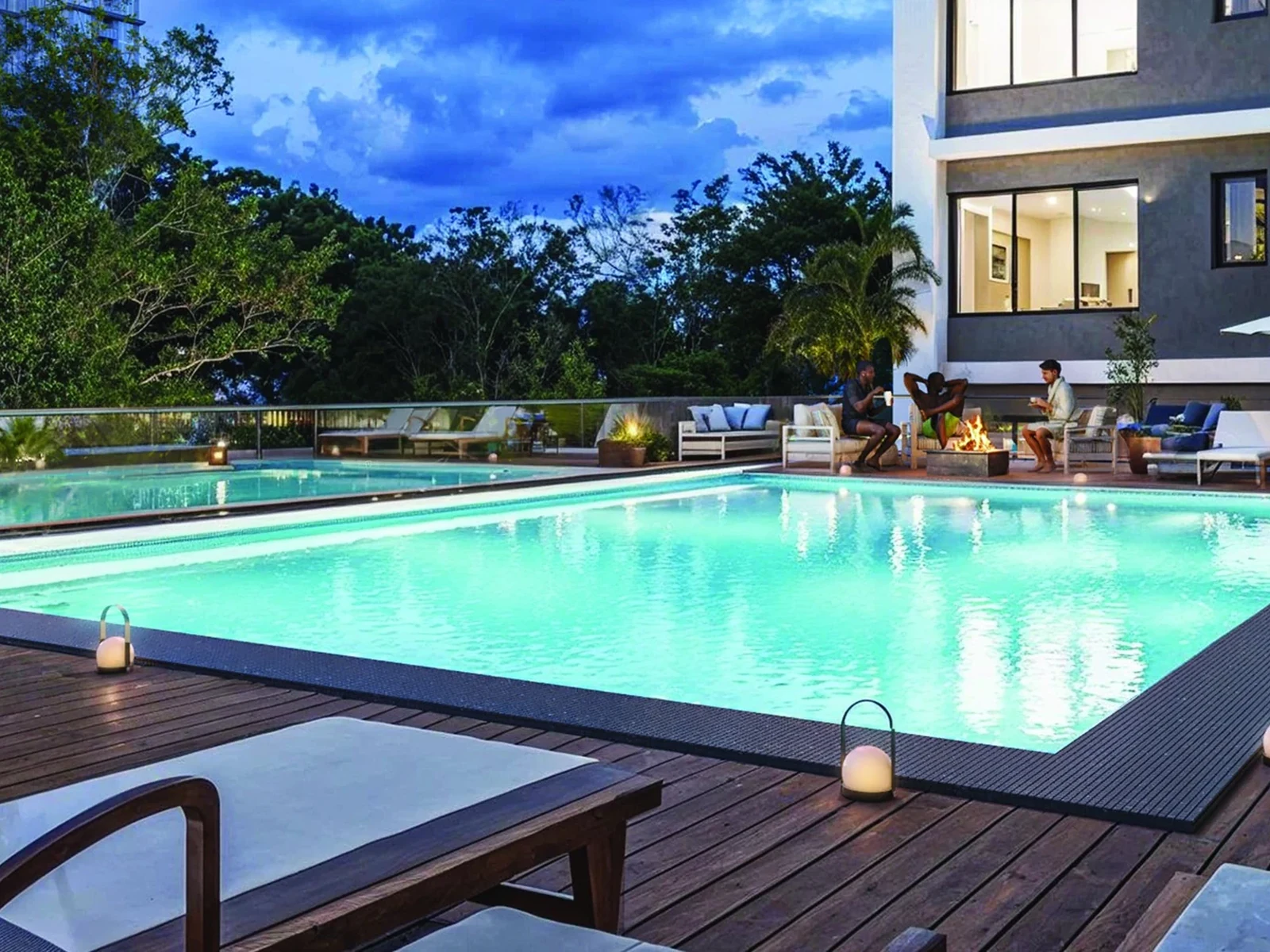 Palm Gardens — Poolside